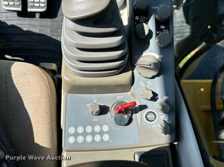 image for item OC9115 2014 John Deere 250G LC  excavator