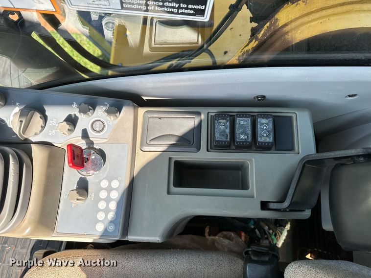 image for item OC9115 2014 John Deere 250G LC  excavator