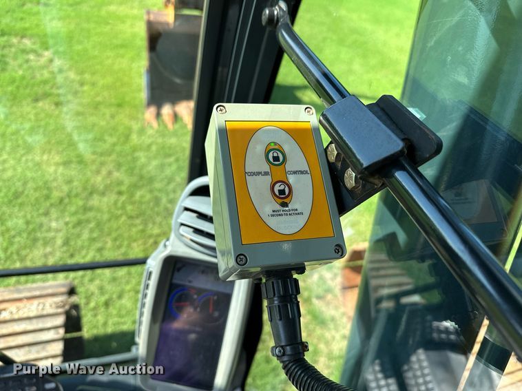 image for item OC9115 2014 John Deere 250G LC  excavator