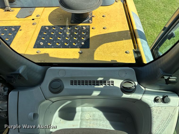 image for item OC9115 2014 John Deere 250G LC  excavator