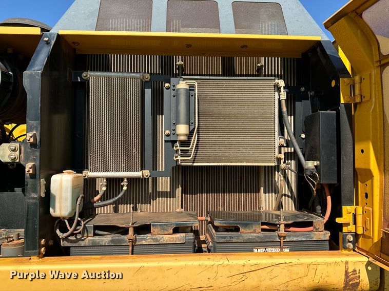 image for item OC9115 2014 John Deere 250G LC  excavator