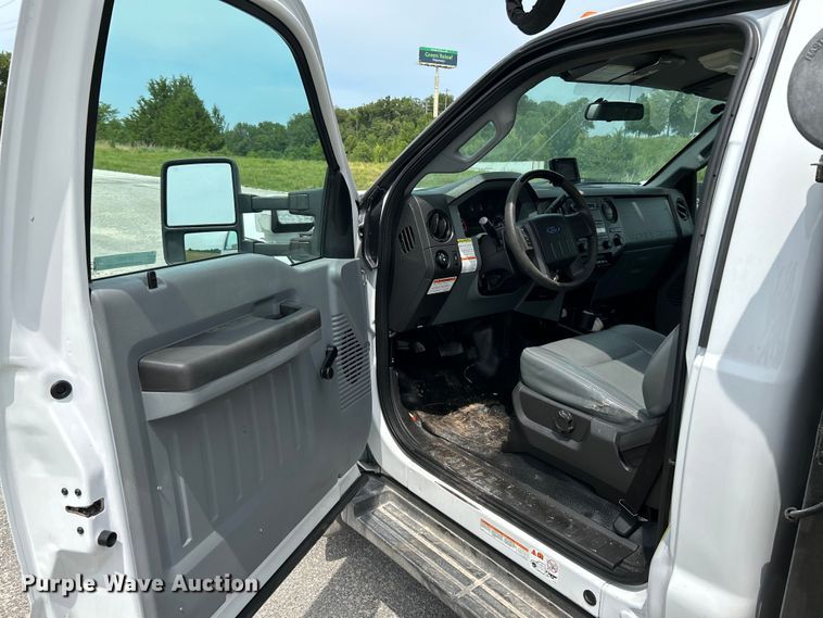 image for item OK9656 2013 Ford F550 Super Duty  bucket truck