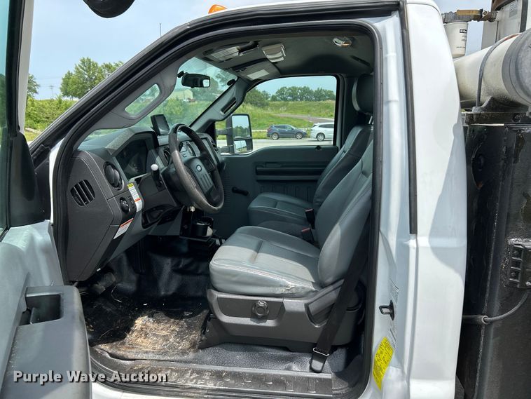 image for item OK9656 2013 Ford F550 Super Duty  bucket truck