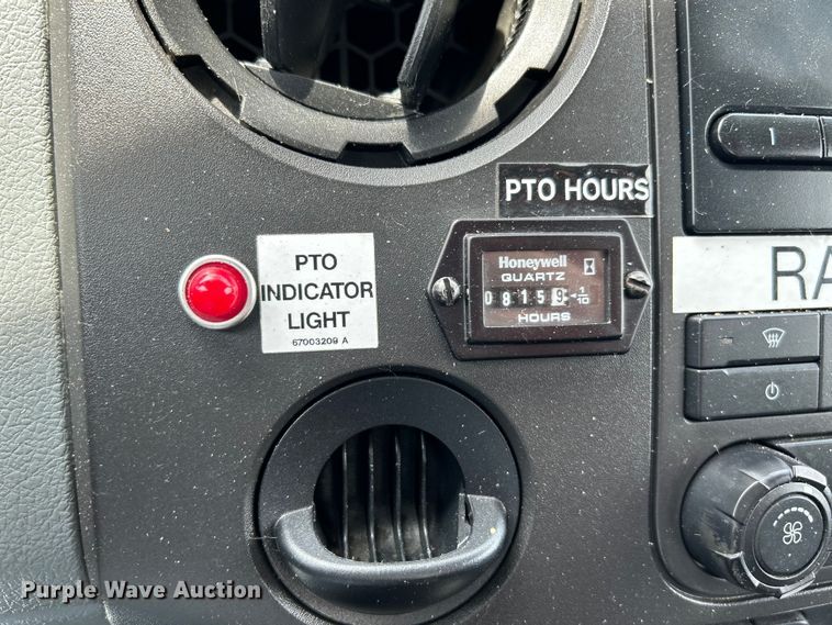 image for item OK9656 2013 Ford F550 Super Duty  bucket truck