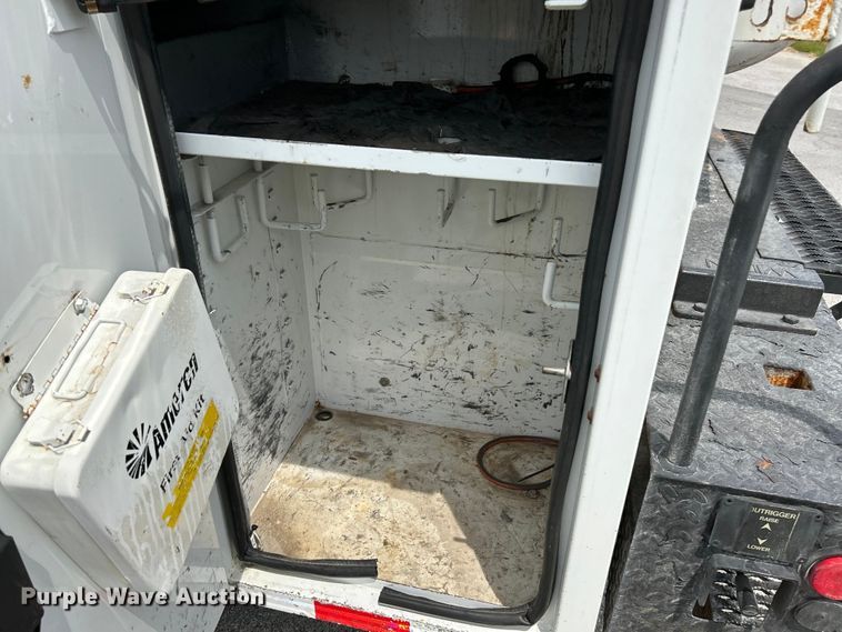 image for item OK9656 2013 Ford F550 Super Duty  bucket truck