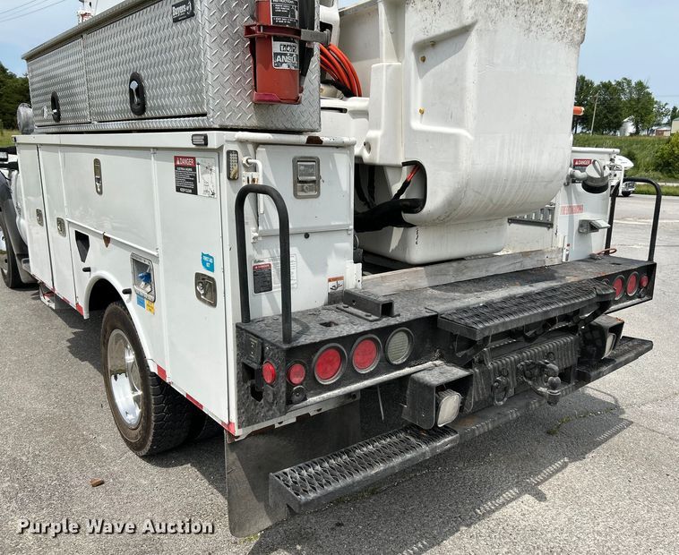 image for item OK9656 2013 Ford F550 Super Duty  bucket truck