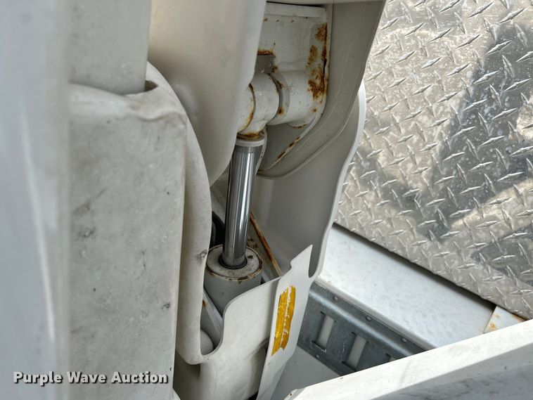 image for item OK9656 2013 Ford F550 Super Duty  bucket truck