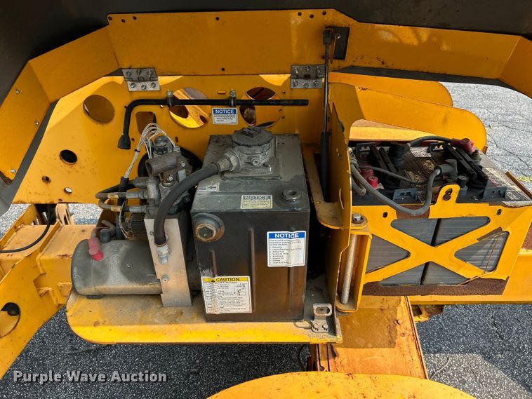 image for item OK9719 2012 Haulotte 3632T  boom lift