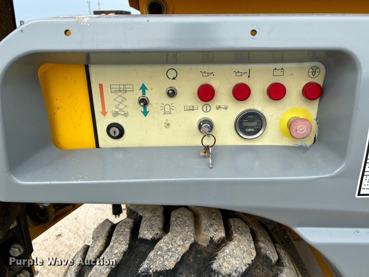 image for item OK9724 2005 Haulotte Compact 2668RT  scissor lift