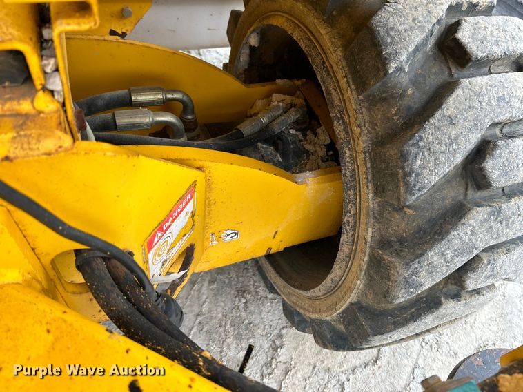 image for item OK9724 2005 Haulotte Compact 2668RT  scissor lift