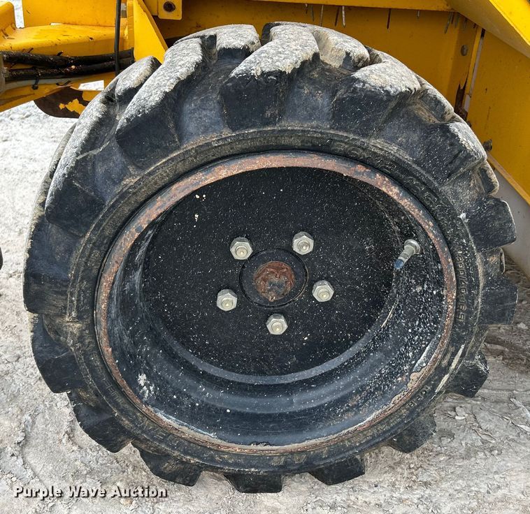 image for item OK9724 2005 Haulotte Compact 2668RT  scissor lift