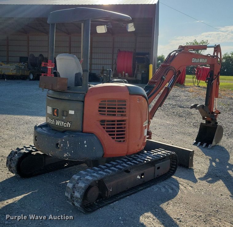 image for item DA7218 2004 Ditch Witch MX352  mini excavator