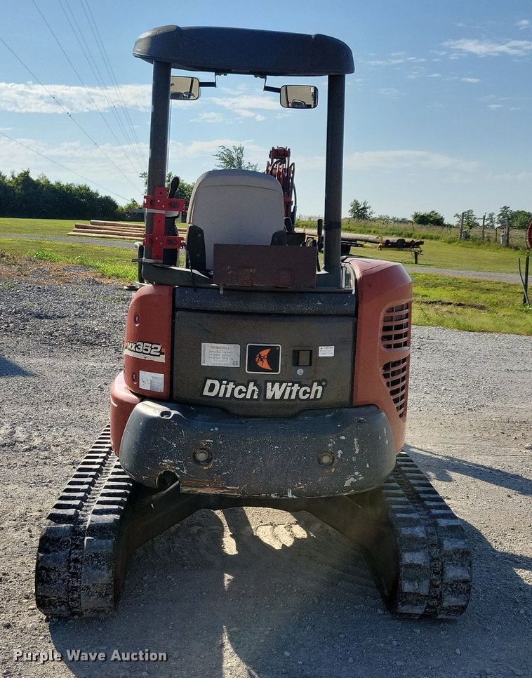 image for item DA7218 2004 Ditch Witch MX352  mini excavator