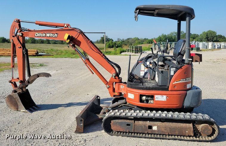 image for item DA7218 2004 Ditch Witch MX352  mini excavator