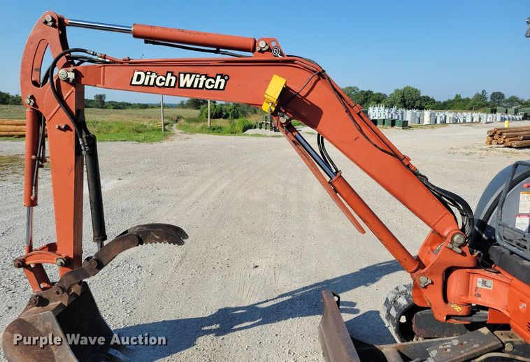 image for item DA7218 2004 Ditch Witch MX352  mini excavator
