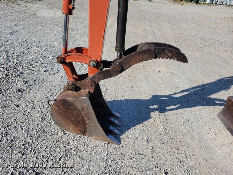 image for item DA7218 2004 Ditch Witch MX352  mini excavator