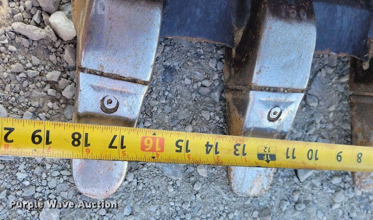 image for item DA7218 2004 Ditch Witch MX352  mini excavator