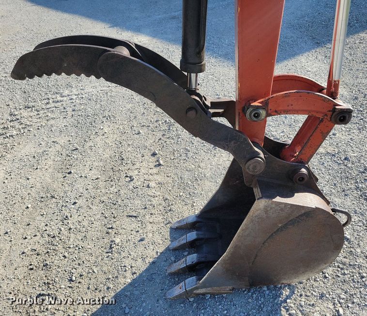 image for item DA7218 2004 Ditch Witch MX352  mini excavator