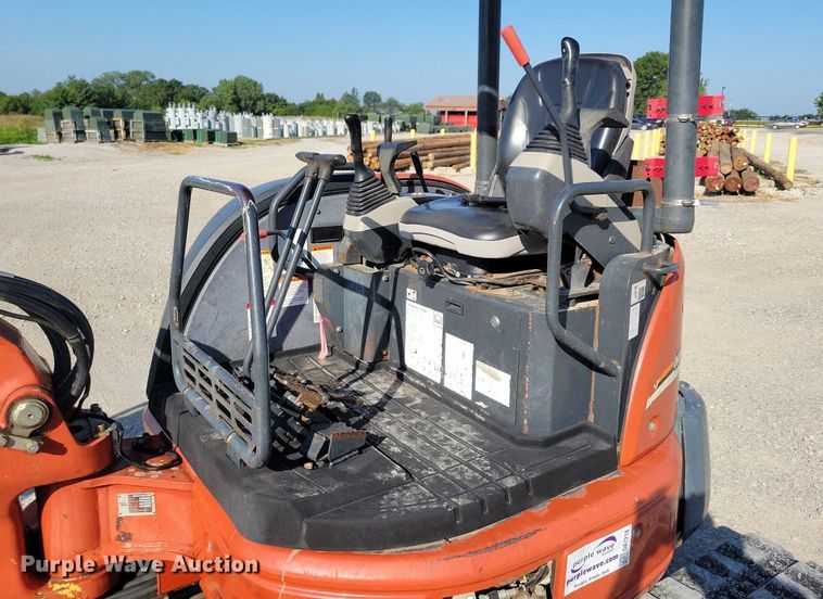 image for item DA7218 2004 Ditch Witch MX352  mini excavator