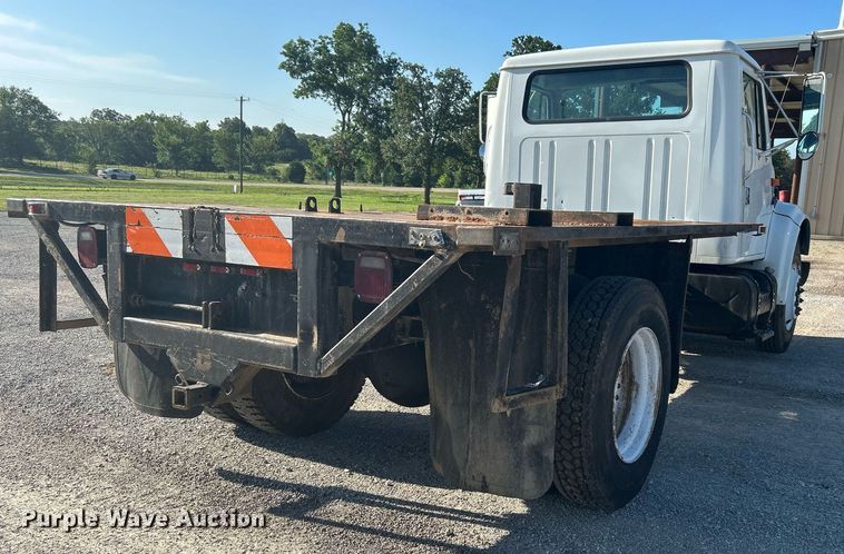 image for item DI7914 2000 International 4700  flatbed truck