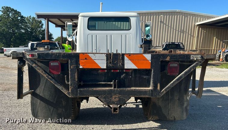 image for item DI7914 2000 International 4700  flatbed truck