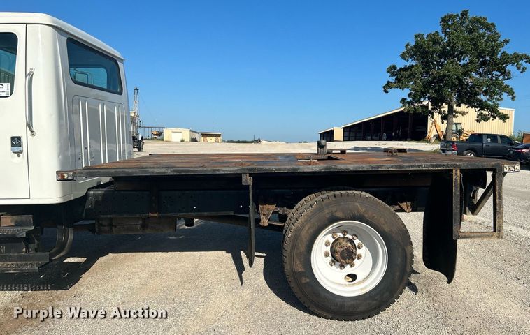 image for item DI7914 2000 International 4700  flatbed truck