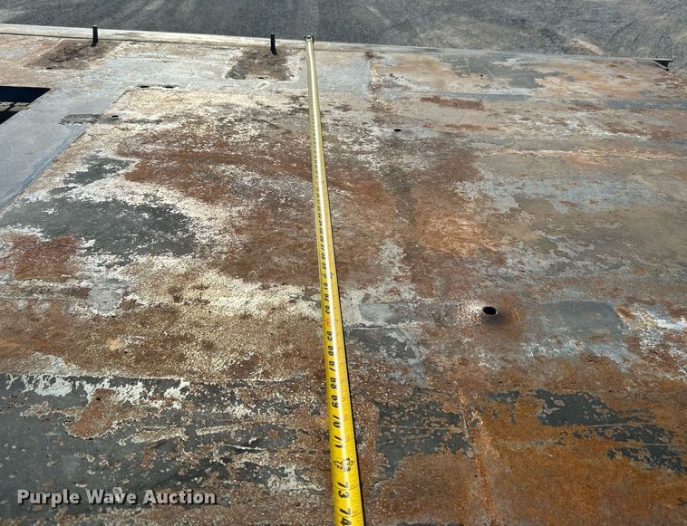 image for item DI7914 2000 International 4700  flatbed truck