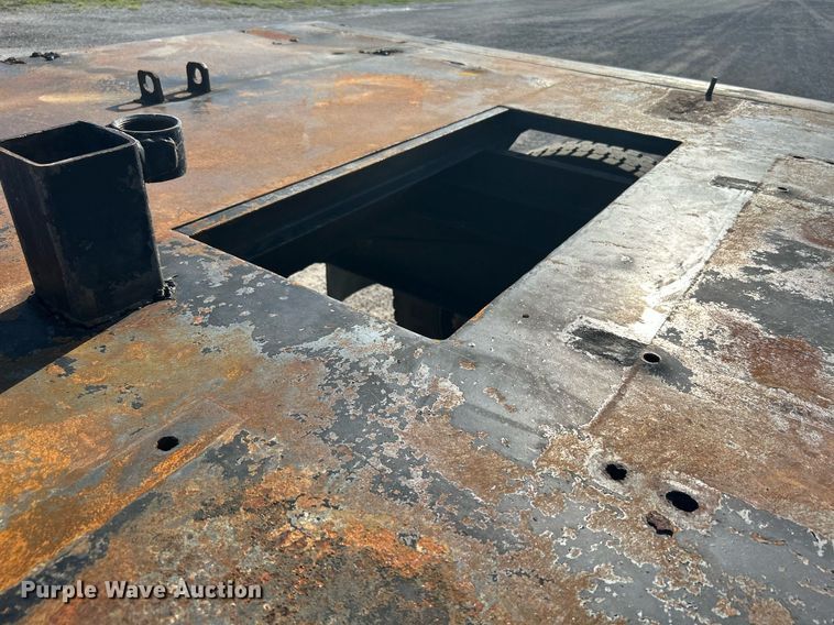 image for item DI7914 2000 International 4700  flatbed truck