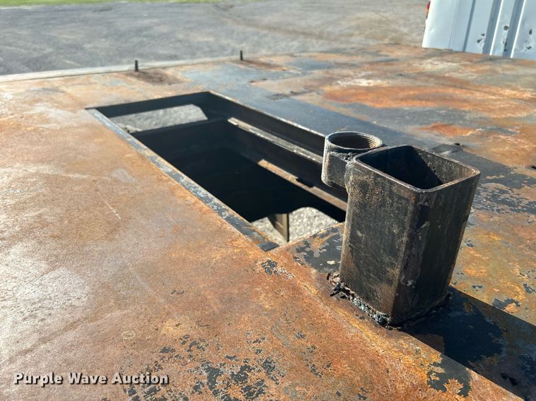 image for item DI7914 2000 International 4700  flatbed truck