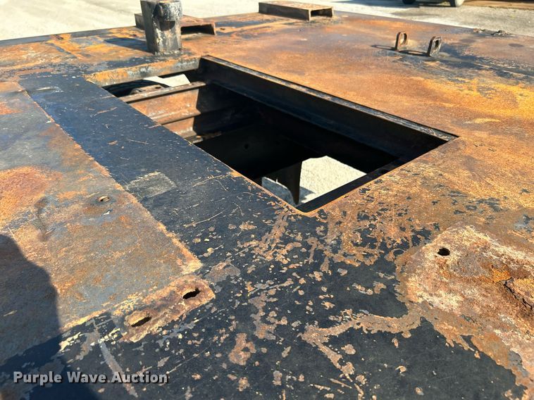 image for item DI7914 2000 International 4700  flatbed truck