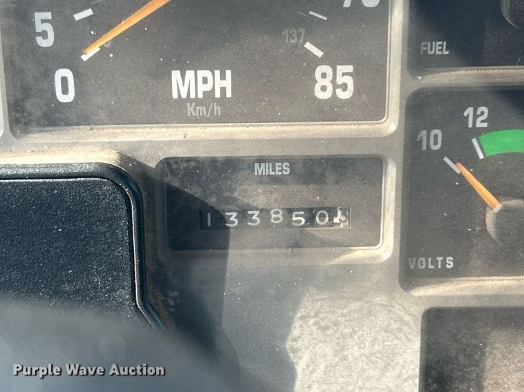 image for item DI7914 2000 International 4700  flatbed truck