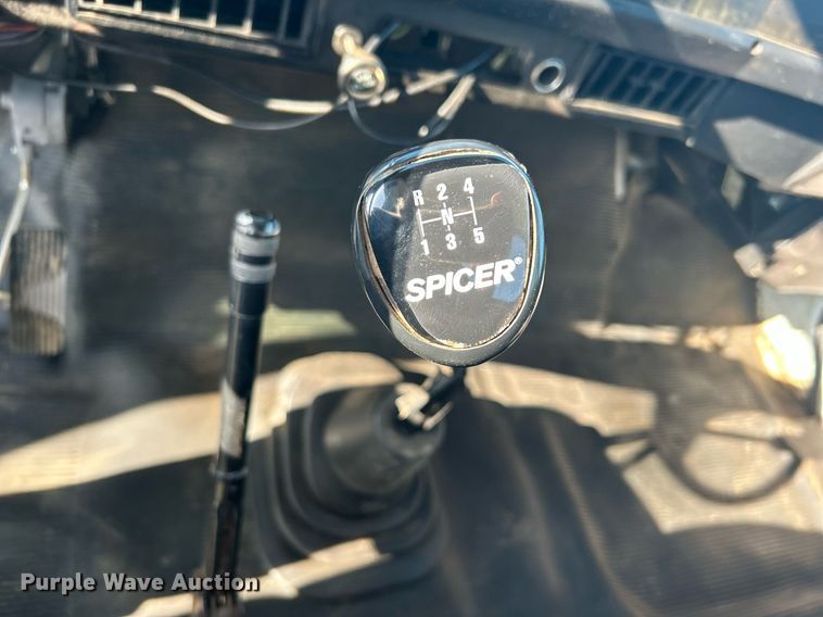 image for item DI7914 2000 International 4700  flatbed truck