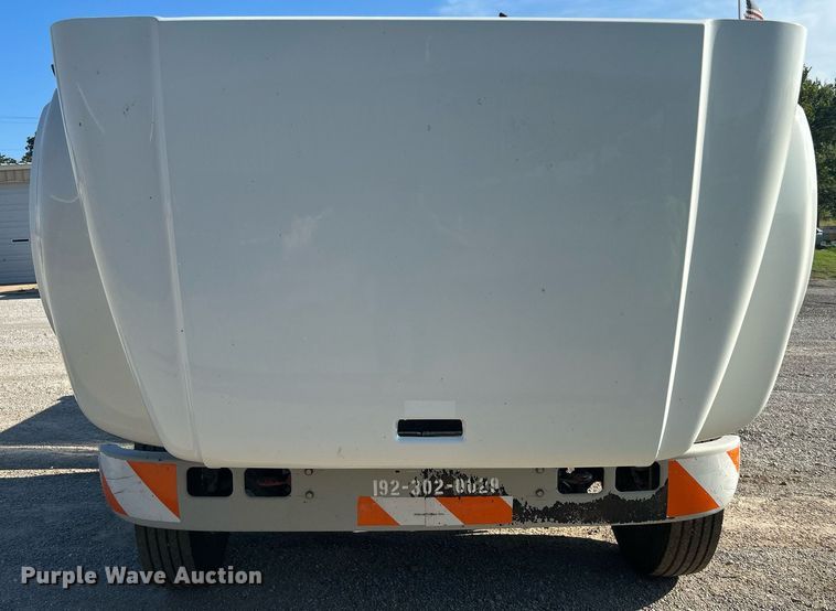 image for item DI7914 2000 International 4700  flatbed truck