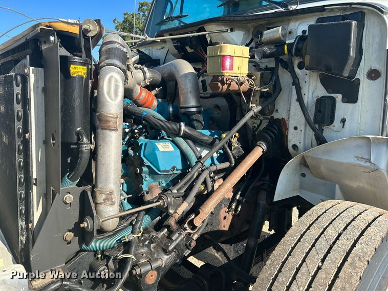 image for item DI7914 2000 International 4700  flatbed truck