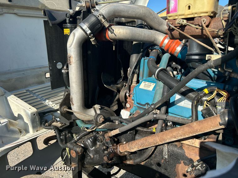 image for item DI7914 2000 International 4700  flatbed truck