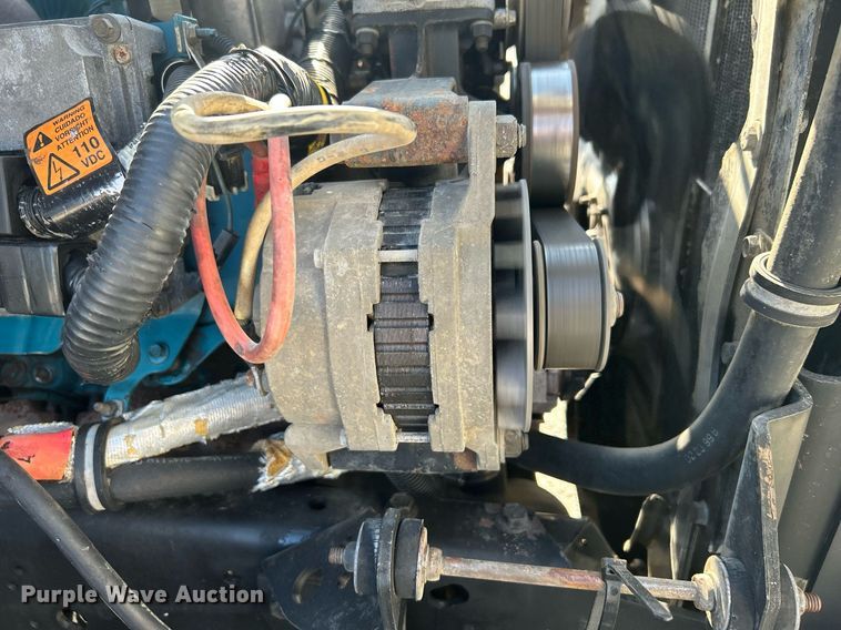 image for item DI7914 2000 International 4700  flatbed truck