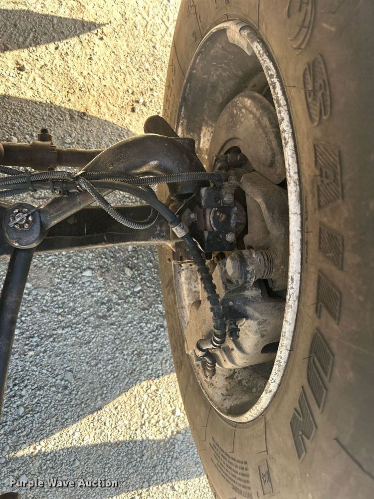 image for item DI7914 2000 International 4700  flatbed truck