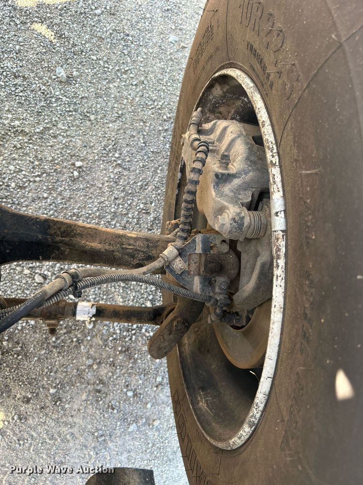 image for item DI7914 2000 International 4700  flatbed truck