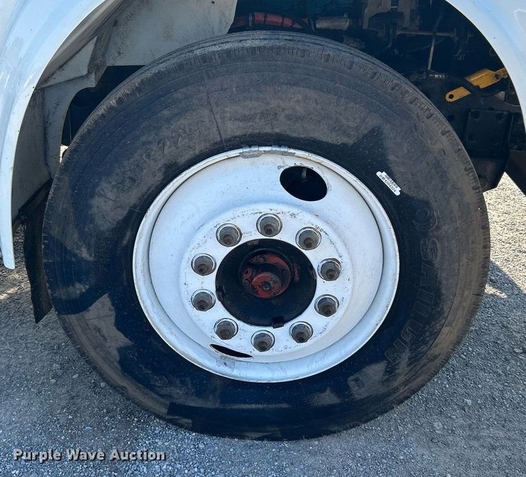 image for item DI7914 2000 International 4700  flatbed truck