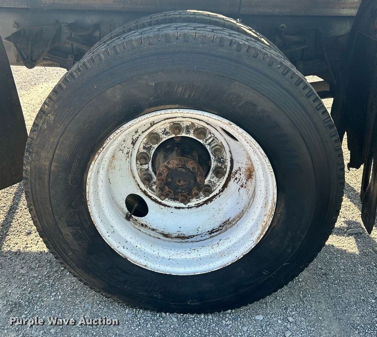 image for item DI7914 2000 International 4700  flatbed truck