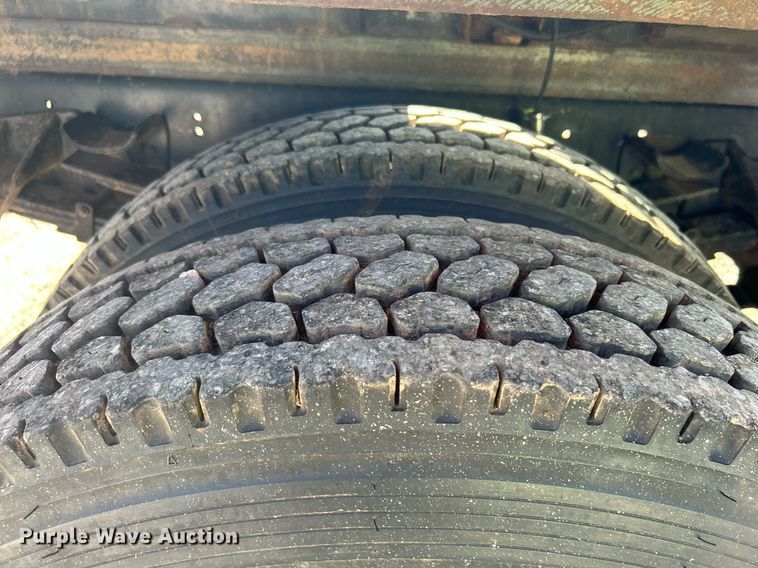 image for item DI7914 2000 International 4700  flatbed truck