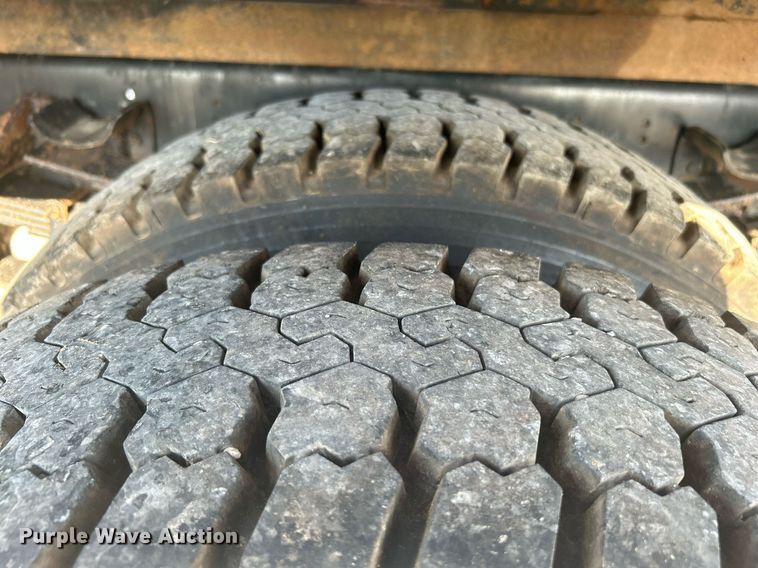 image for item DI7914 2000 International 4700  flatbed truck