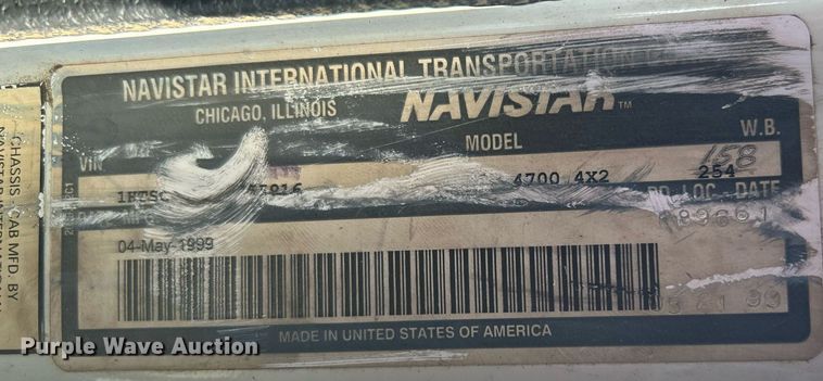 image for item DI7914 2000 International 4700  flatbed truck