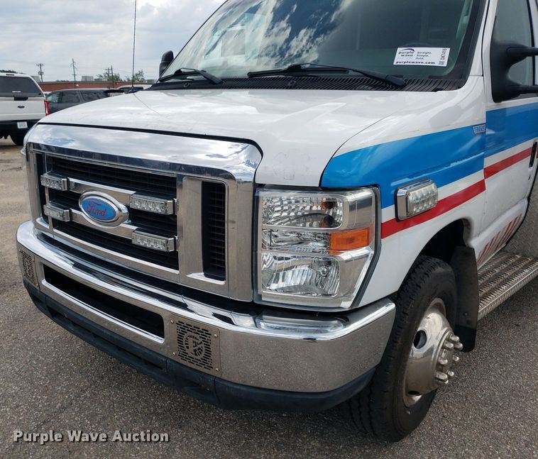 image for item DK7416 2016 Ford E450  ambulance