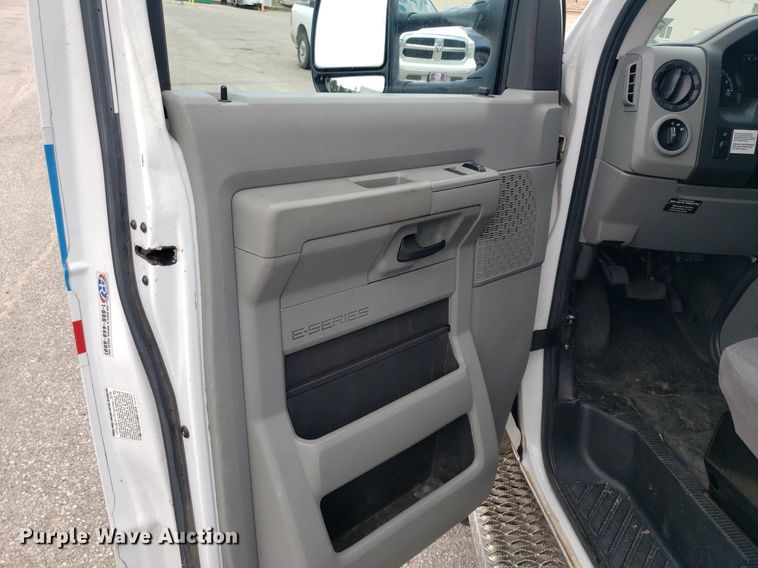 image for item DK7416 2016 Ford E450  ambulance