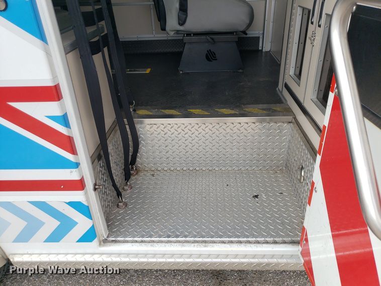 image for item DK7416 2016 Ford E450  ambulance