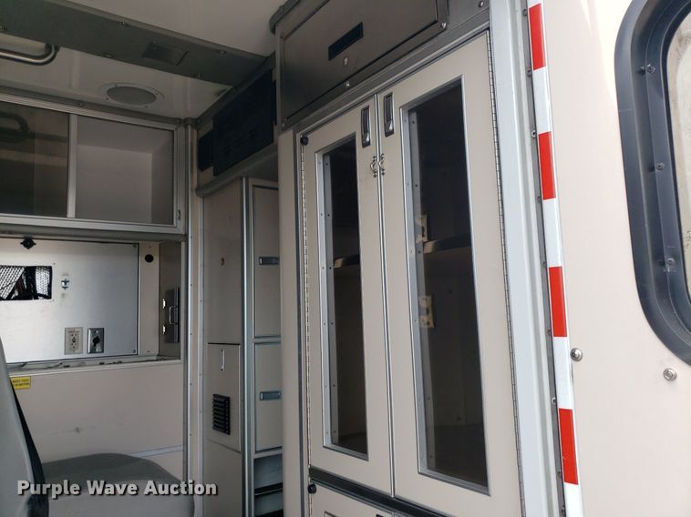 image for item DK7416 2016 Ford E450  ambulance