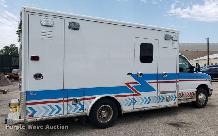 image for item DK7417 2016 Ford E450  ambulance