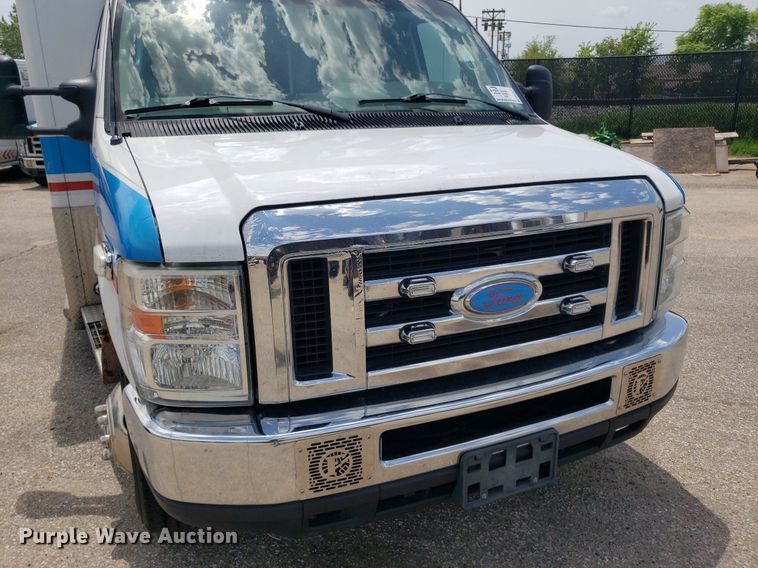 image for item DK7417 2016 Ford E450  ambulance