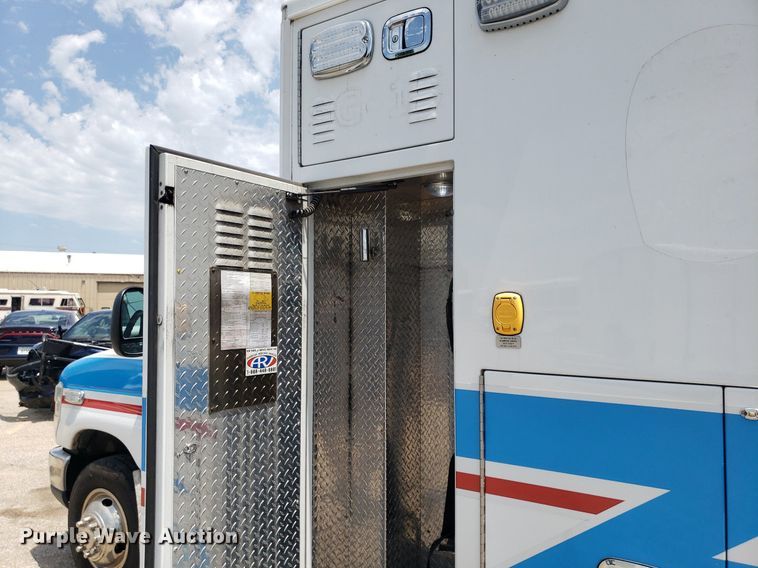 image for item DK7417 2016 Ford E450  ambulance